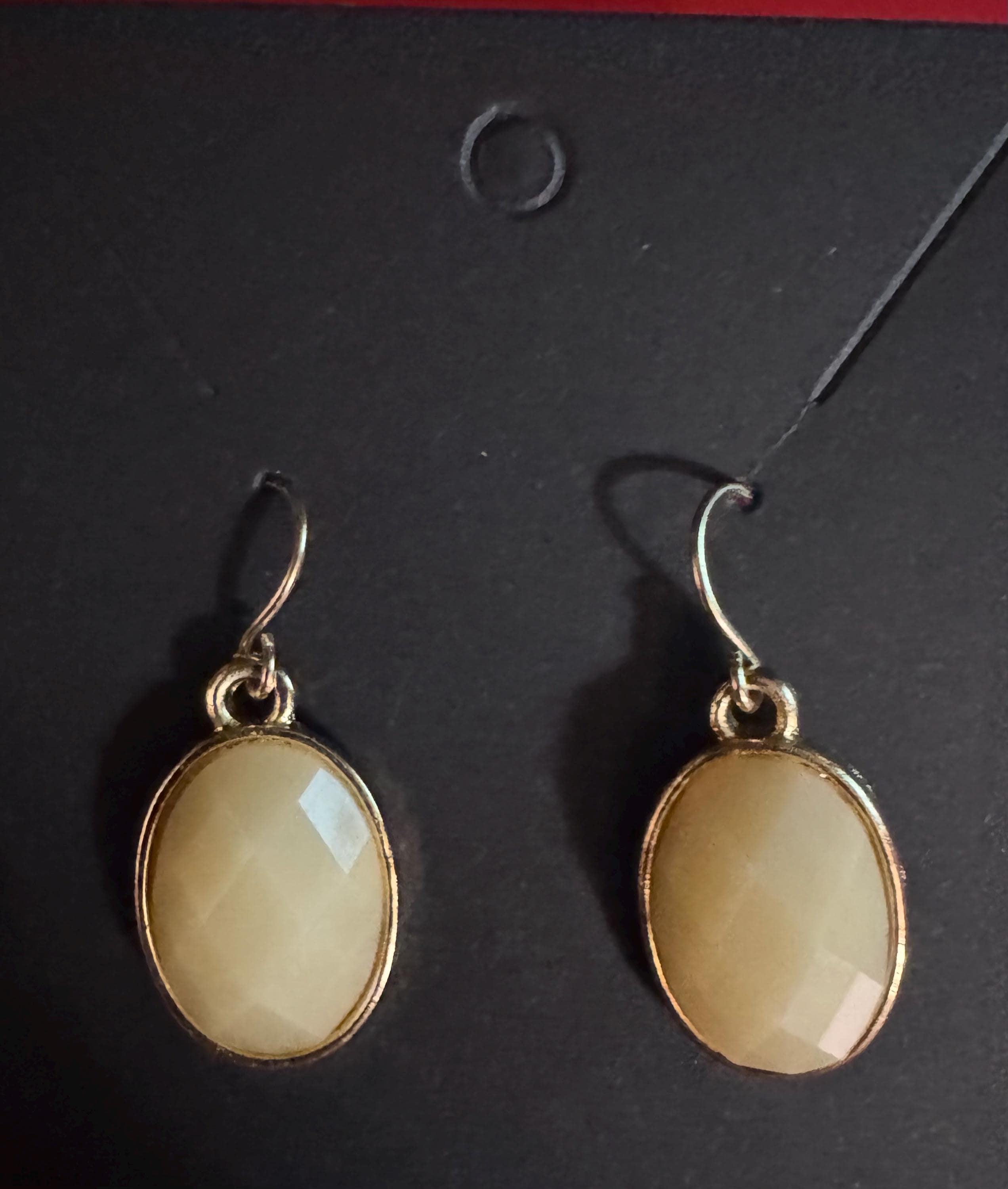 Beautiful Vintage Cream Faceted Gold Toned, Hook Earrings.