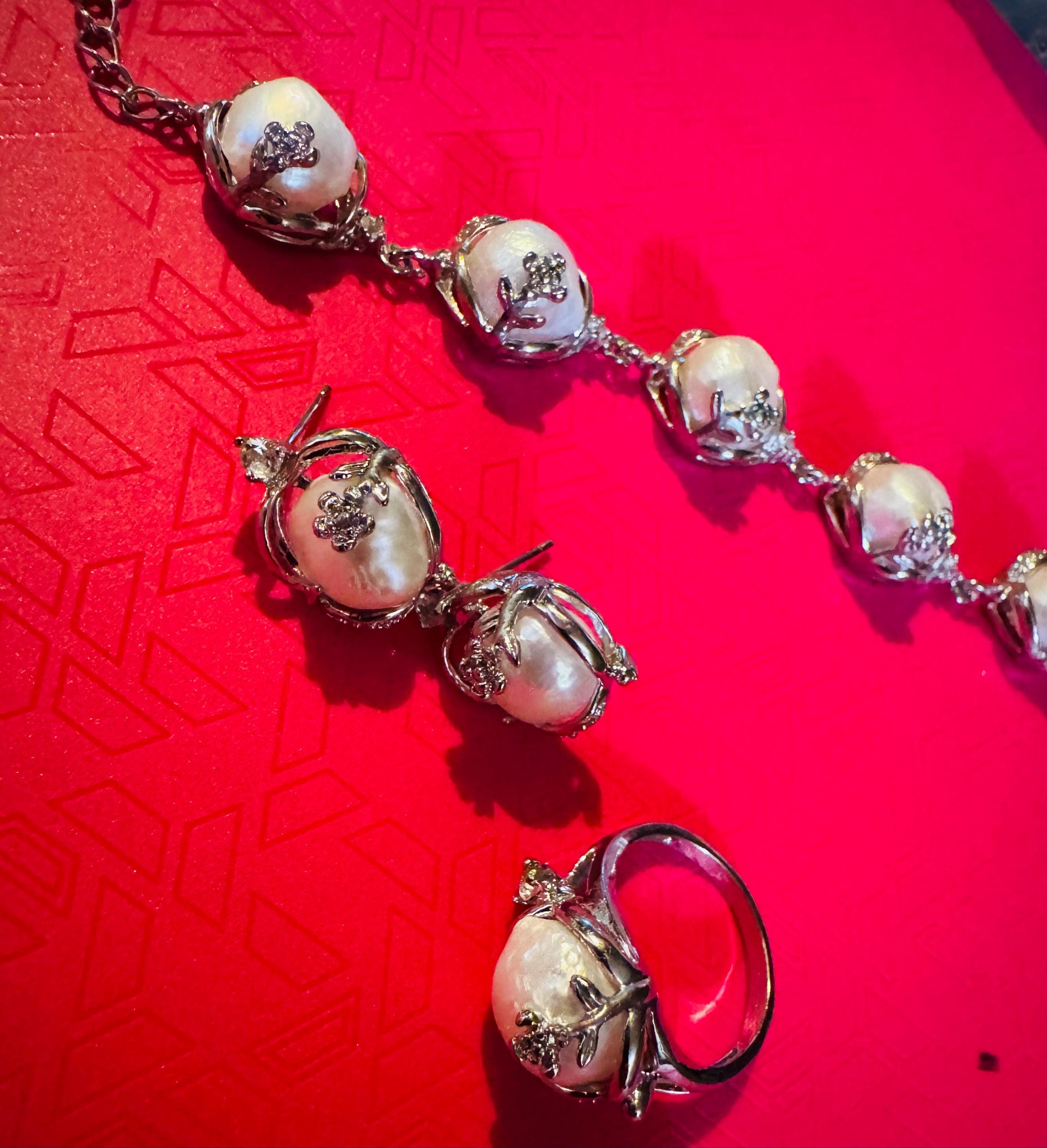 Beautiful Jewelry set with Fresh Water Pearls. Bracelet, Earrings and Ring.