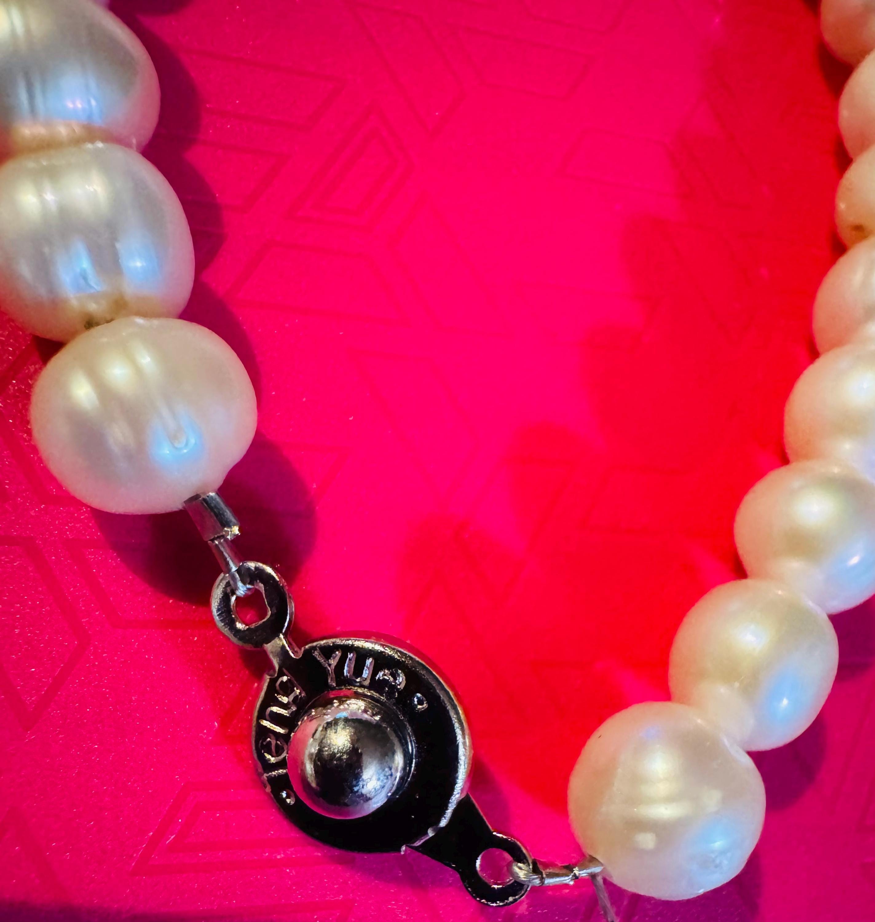 Beautiful TENG YUE Cultured Fresh Water Pearl Bracelet.