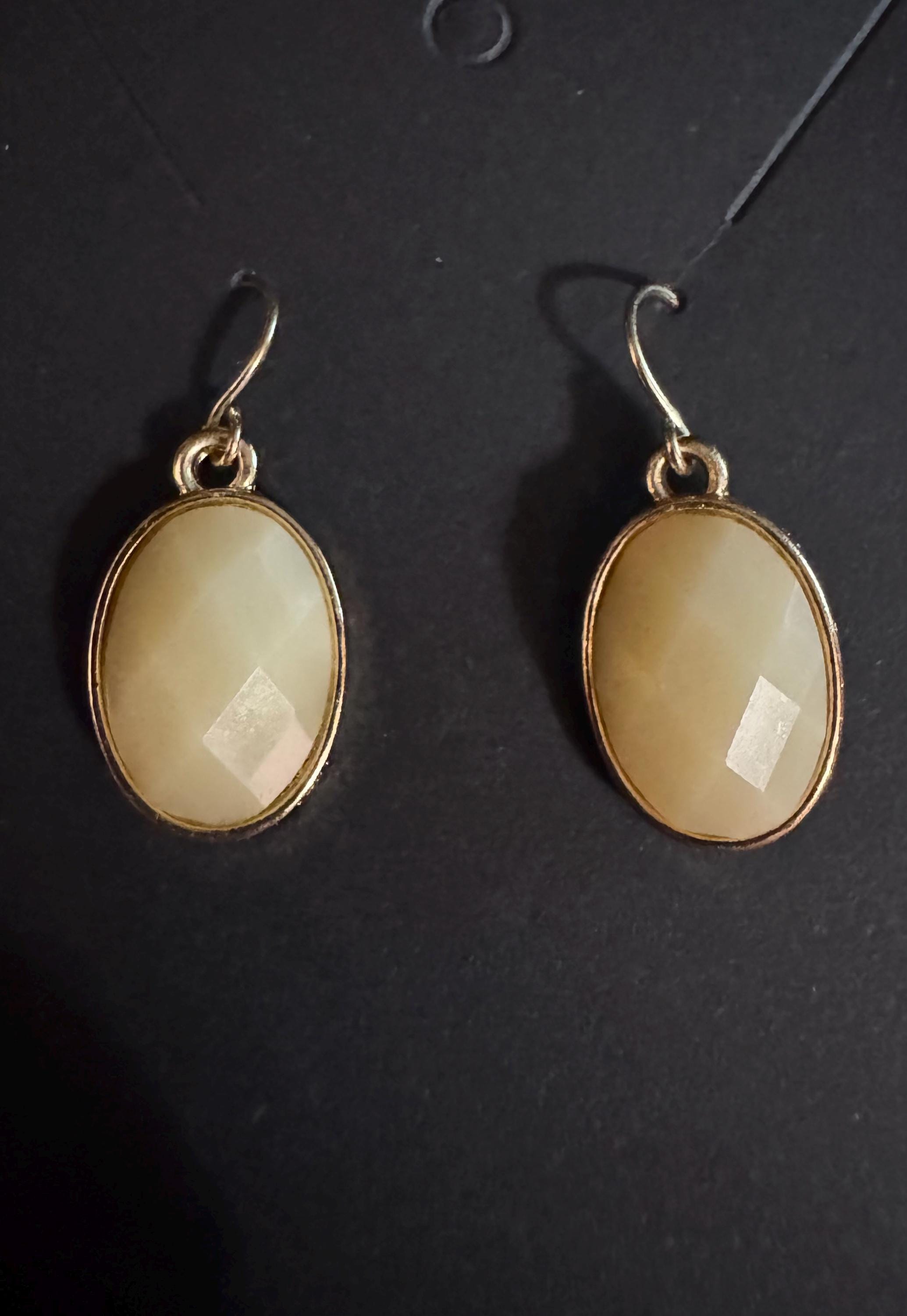 Beautiful Vintage Cream Faceted Gold Toned, Hook Earrings.