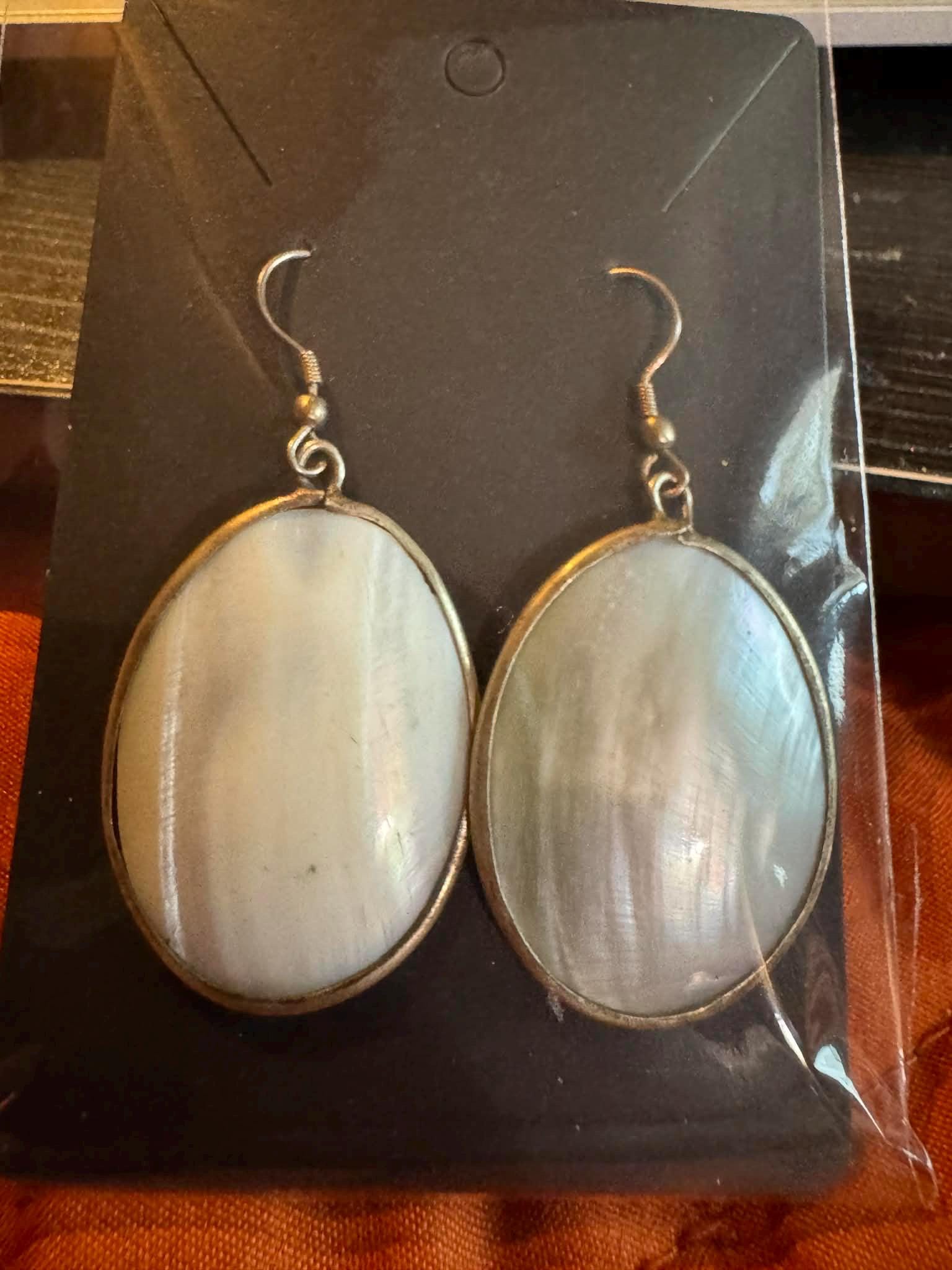 Beautiful Dangle Shell Hook Earrings.