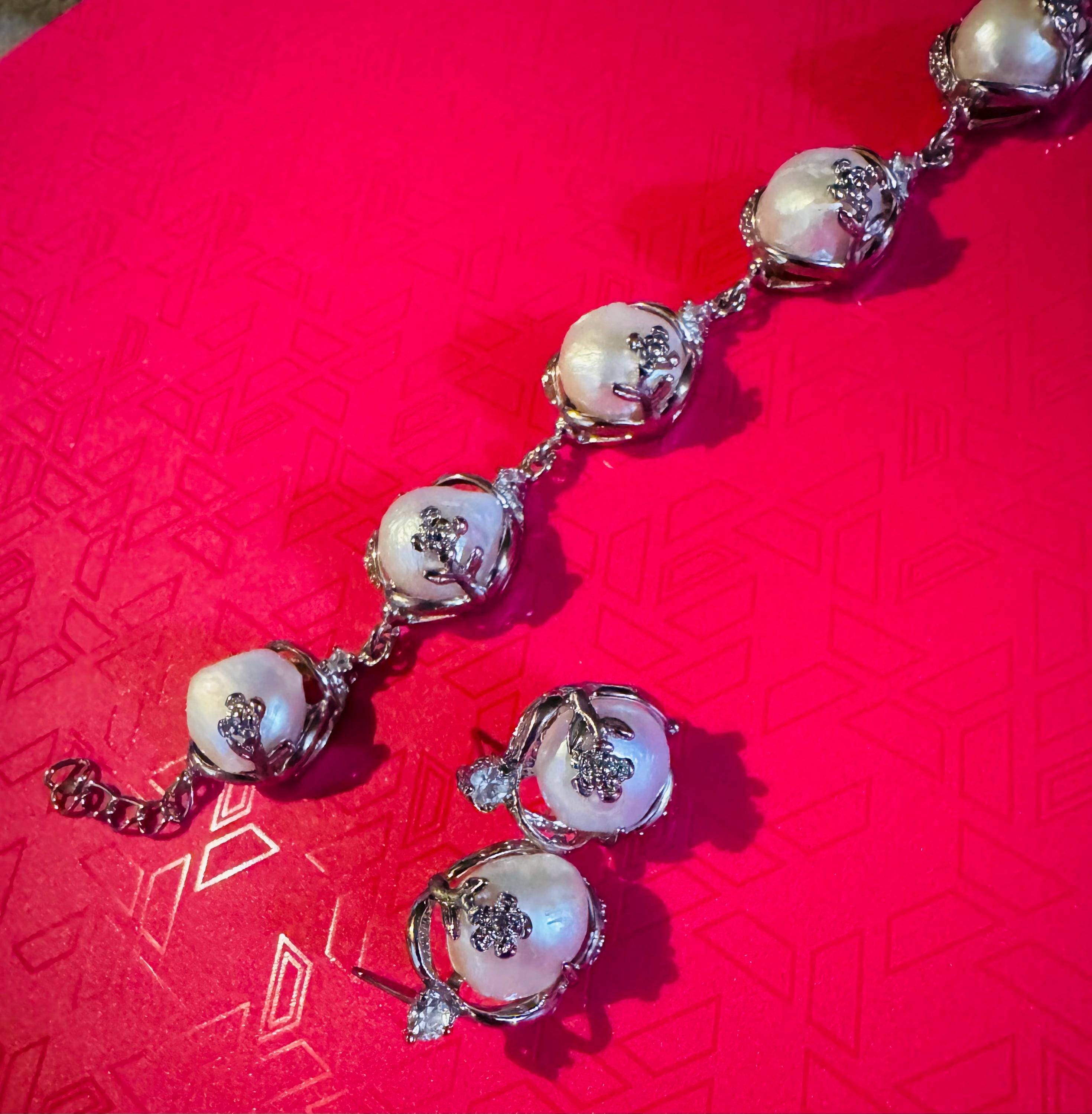 Beautiful Jewelry set with Fresh Water Pearls. Bracelet, Earrings and Ring.