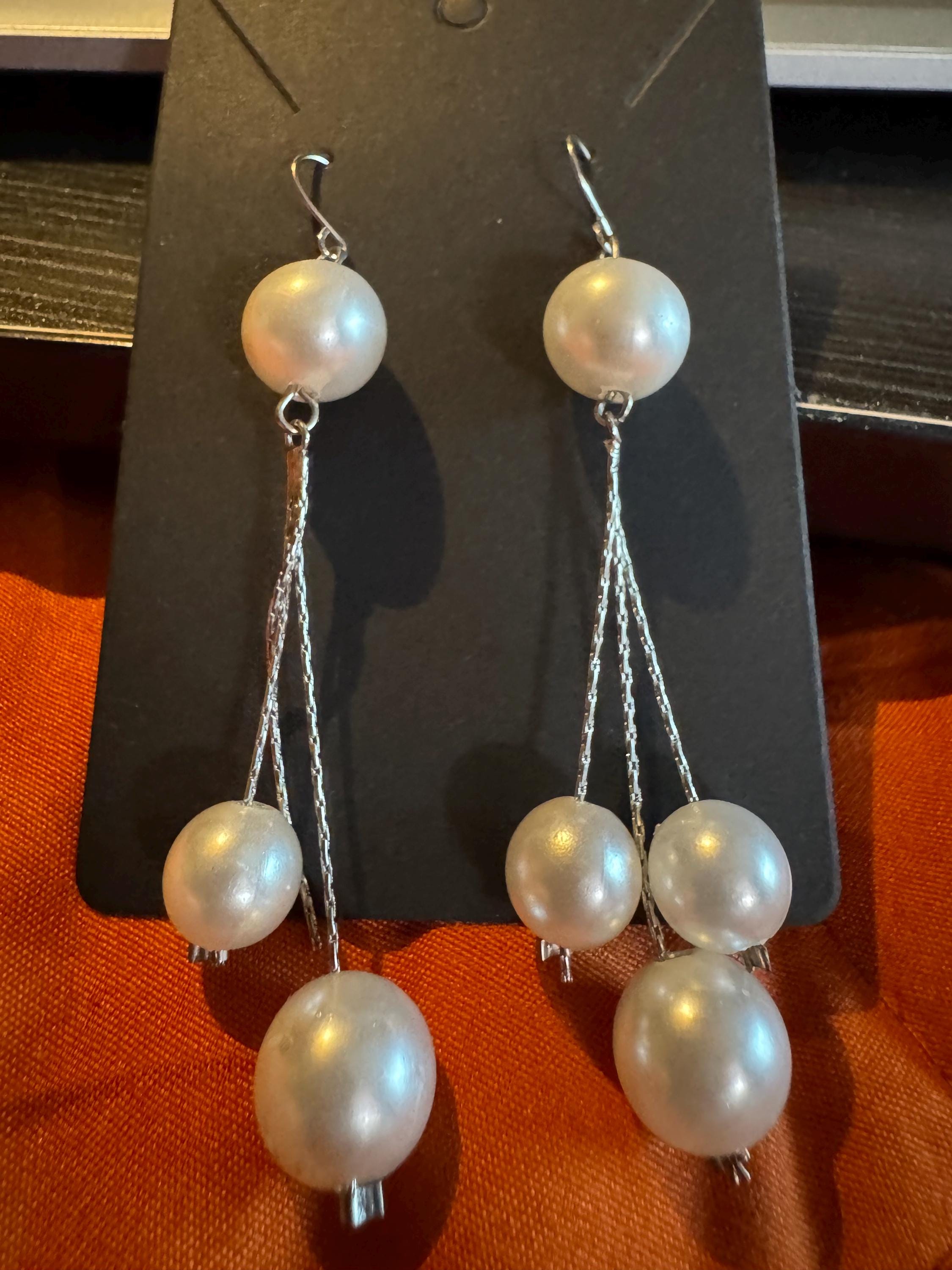 Beautiful Vintage Faux Pearl Dangle Earrings.